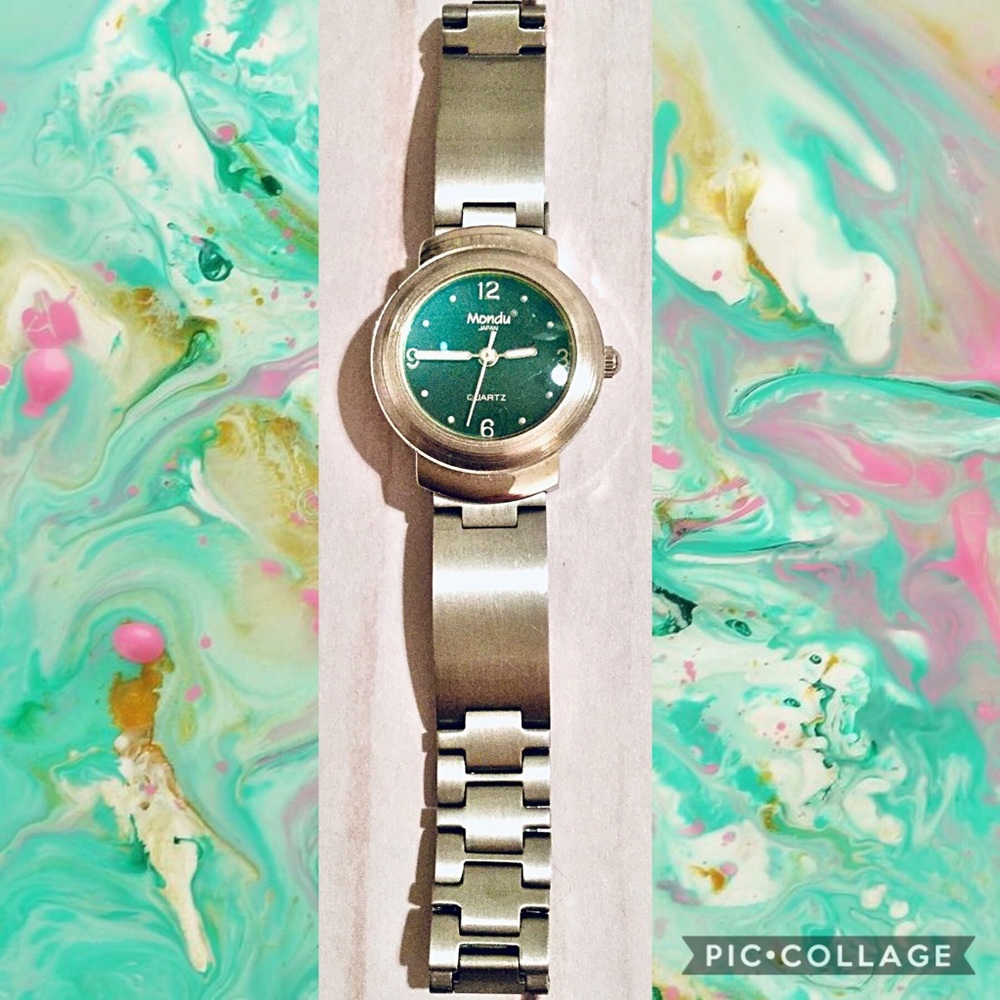 Mondu Green Face Watch